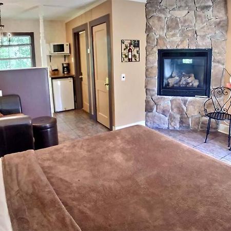 D'Vinery Rock Cottage/ #6 尤里卡斯普林斯 外观 照片